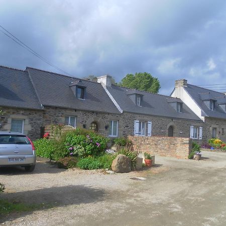Les Gites De Kerroyal Garlan Exterior foto