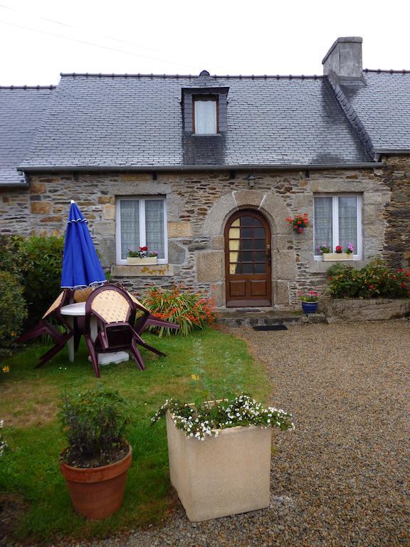 Les Gites De Kerroyal Garlan Habitación foto