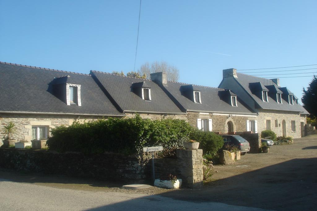 Les Gites De Kerroyal Garlan Habitación foto