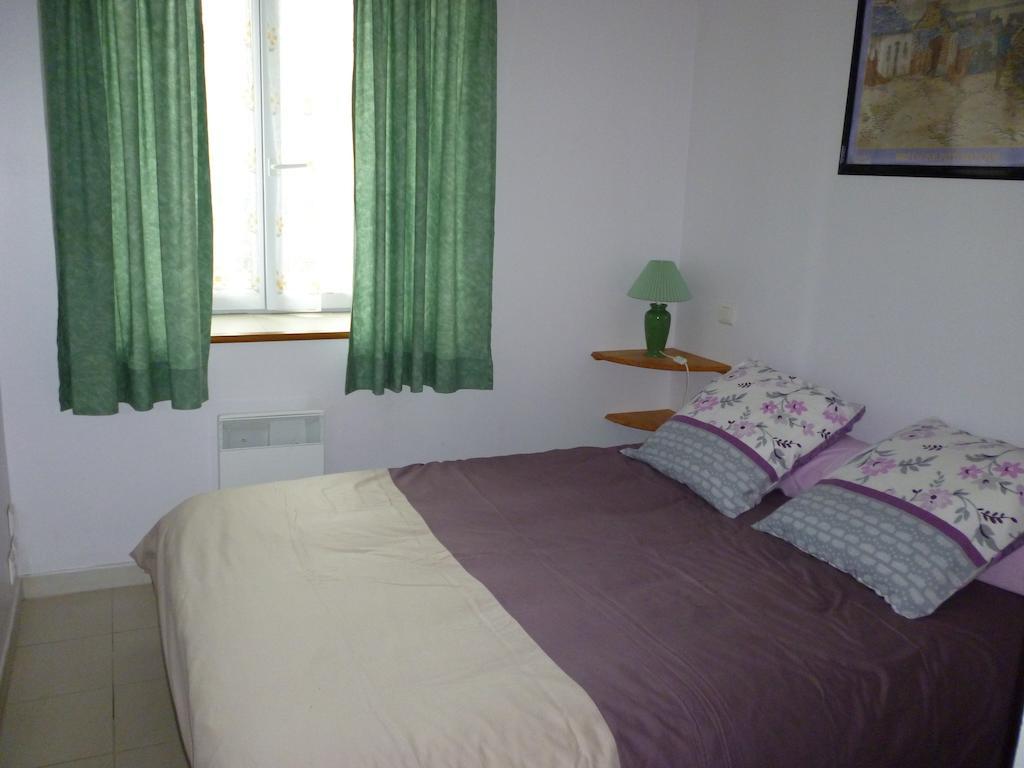 Les Gites De Kerroyal Garlan Habitación foto
