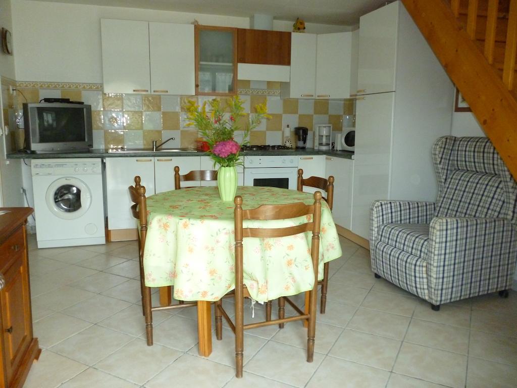 Les Gites De Kerroyal Garlan Habitación foto