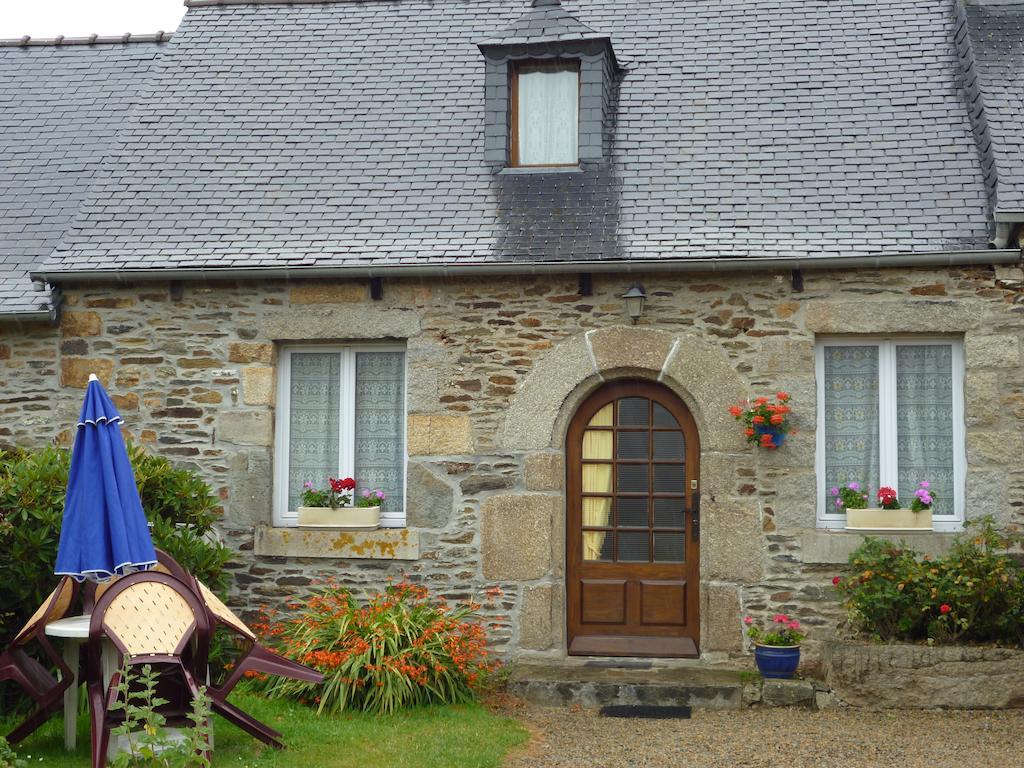 Les Gites De Kerroyal Garlan Habitación foto