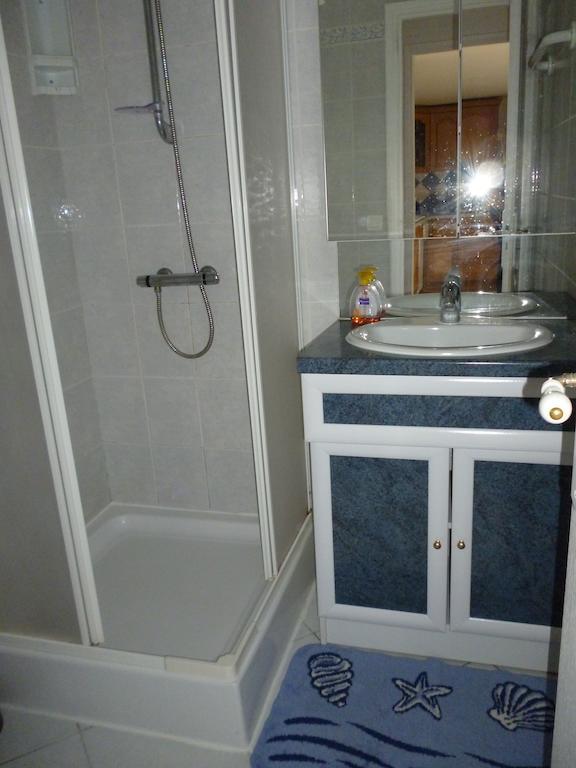 Les Gites De Kerroyal Garlan Habitación foto