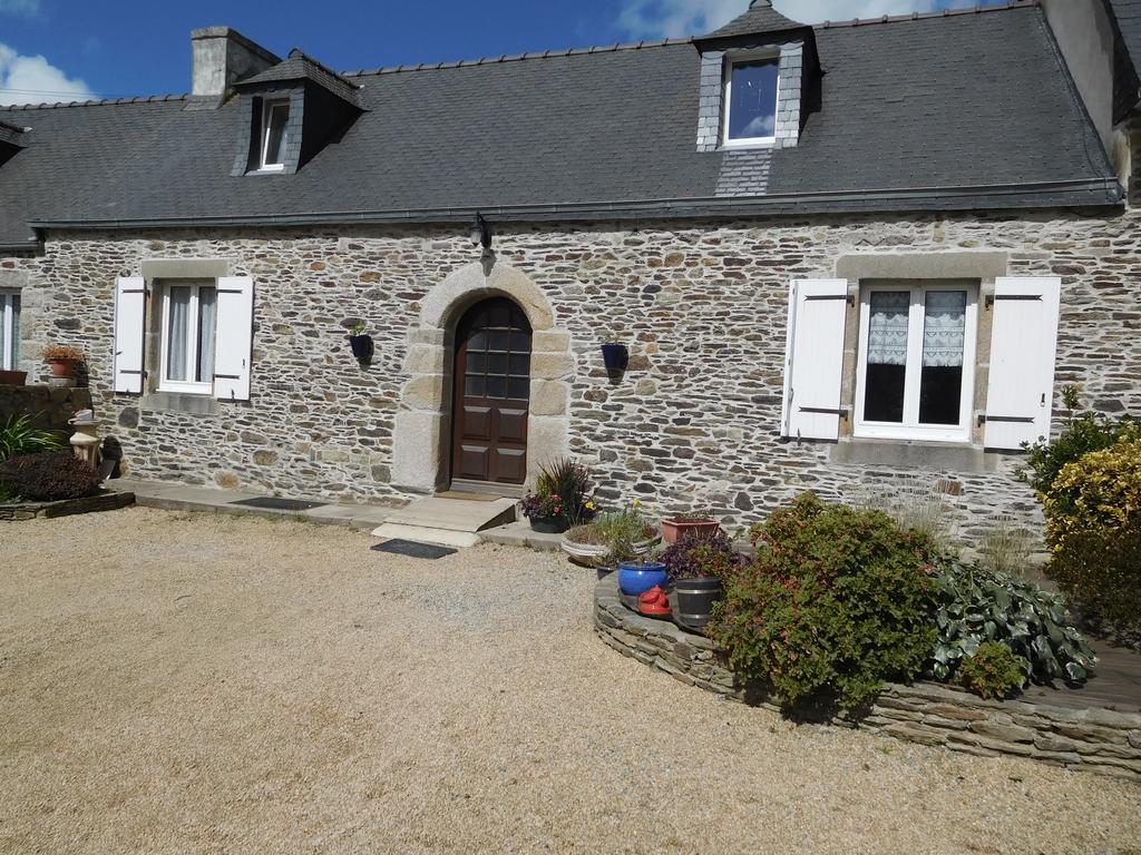 Les Gites De Kerroyal Garlan Exterior foto