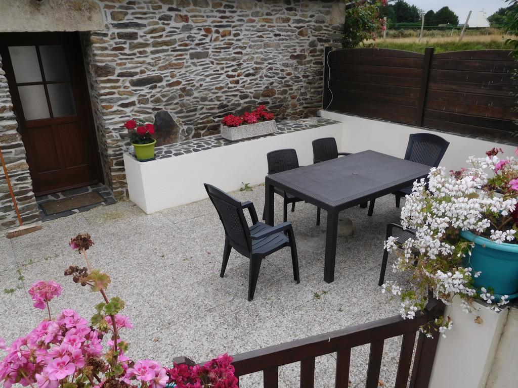 Les Gites De Kerroyal Garlan Exterior foto