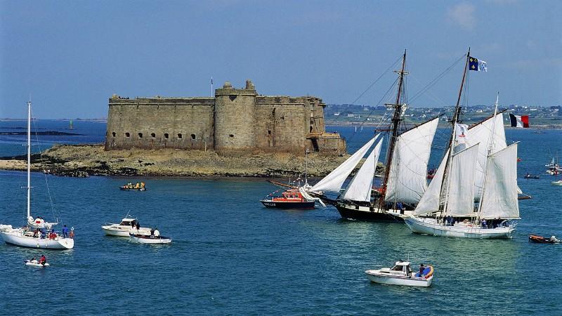 Les Gites De Kerroyal Garlan Exterior foto
